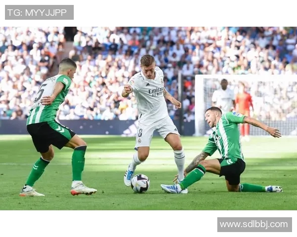 克罗斯在足球世界中的传奇之路与他对现代战术的深远影响